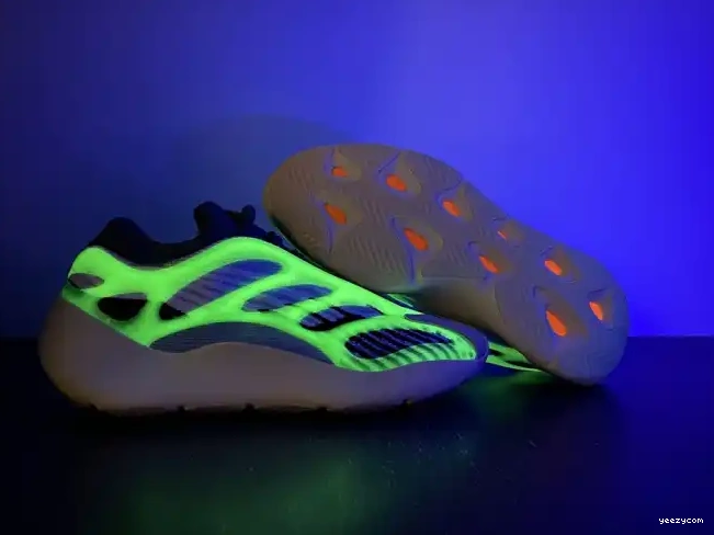 V3 700 Yeezy Fade Salt Adidas ID1674 0705